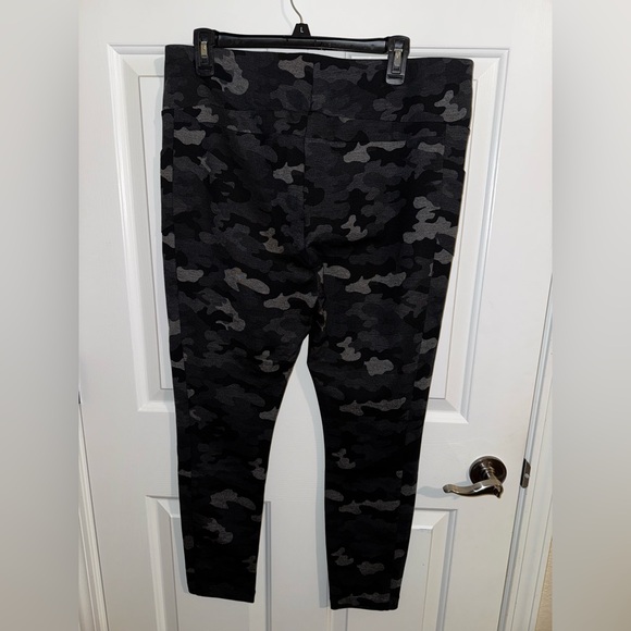 Cabi Womens ATC Leggings Side Pocket 7/8 Green Camo XL - Picture 7 of 9